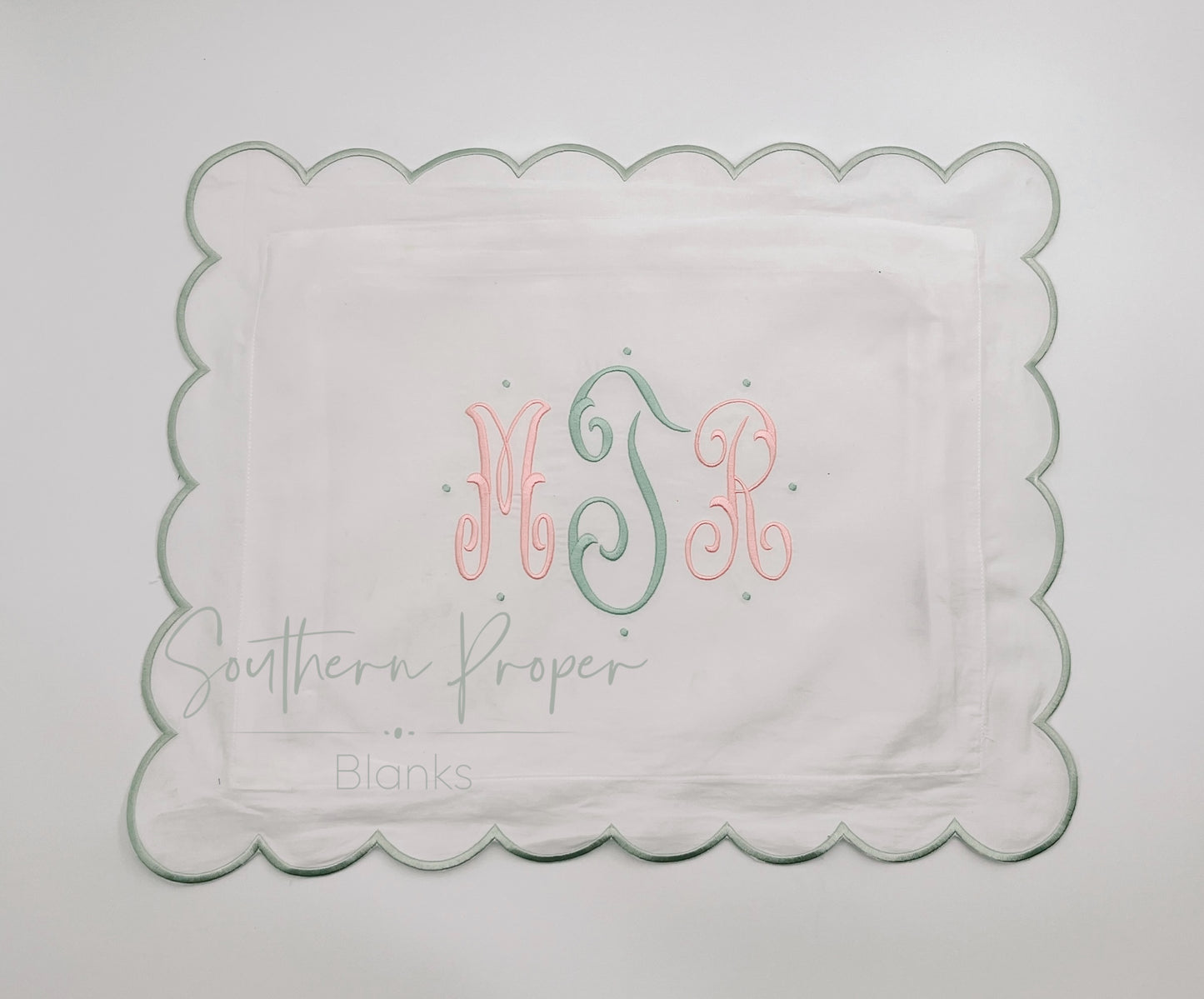 Pillowcase - Scalloped edge